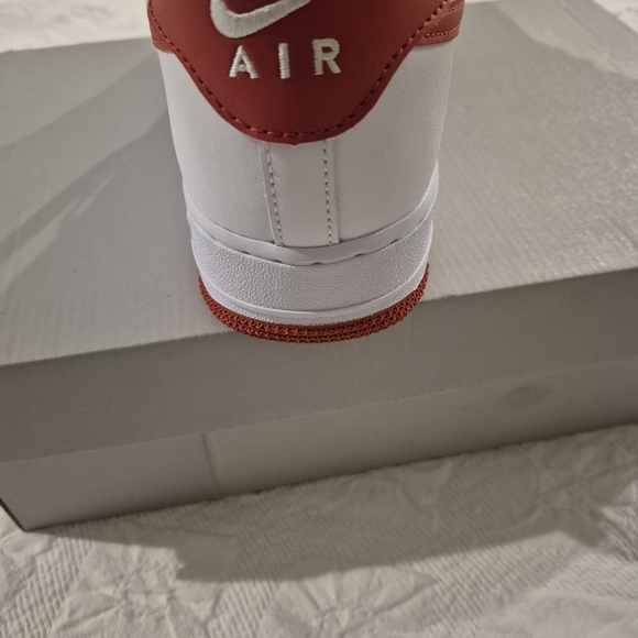 Nike Air Force 1 - White with Dragon Red - Picture 5 of 6